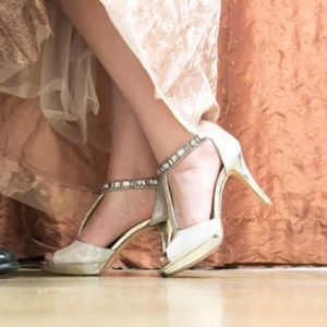 DESIGNER ANTONIO MELANI SILVER AND WHITE HEELS